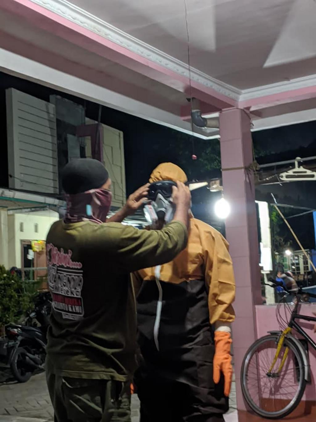 Pelatihan Cara Pemakaian APD 