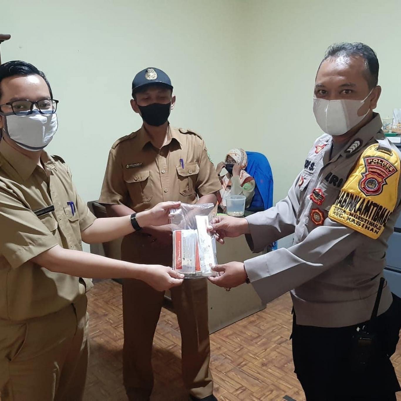 Serah Terima Alat Swab Rapid Tes Antigen