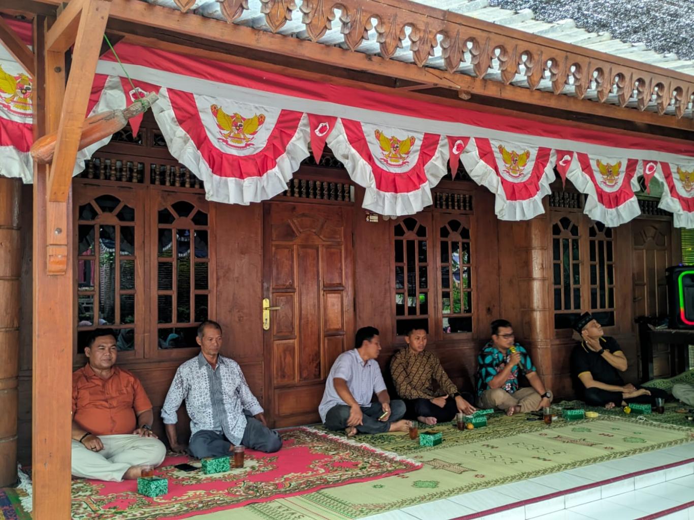 Pertemuan Keluarga Besar Pamong Kalurahan Ngestiharjo di Pleret